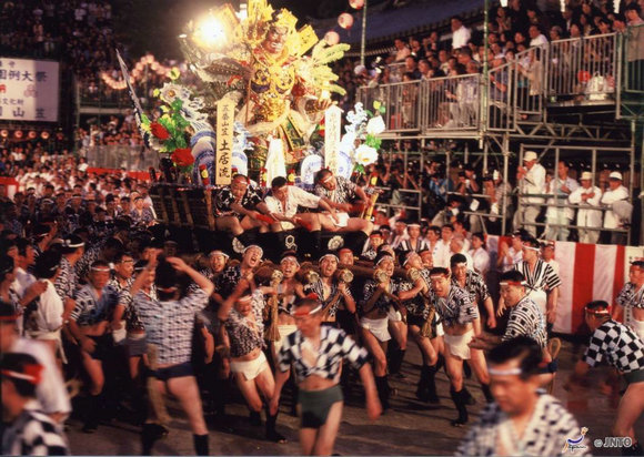 那些走过日本春夏秋冬的古老祭礼