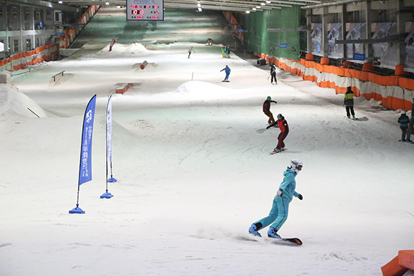 中国首家国际滑雪学校在黑龙江亚布力成立