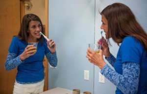 女子每日用尿洗脸刷牙 称尿味取决于吃的食物