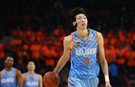 周琦对选秀顺位很失望 恩师：不改变明年也难打NBA